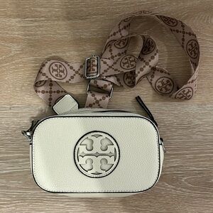 white crossbody/makeup bag